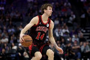 21岁149天！布泽利斯成队史最年轻赢球40分先生 超越的是乔丹 配图