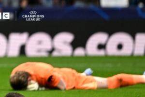 地狱表现!金斯基送大礼小蜘蛛直接带到空门前,前者捂脸羞愧趴地 配图