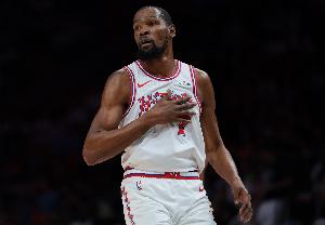 杜兰特：今天防守非常出色 迫使对手陷入阵地进攻&勉强投篮 配图