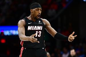 全场拿多少?阿德巴约半场24中13轰43分5板 首节狂砍31分 配图