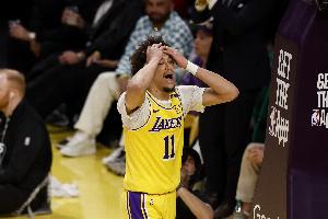 内线告急！海斯因背部酸痛缺阵 此前詹姆斯和克莱伯都确定缺阵 配图