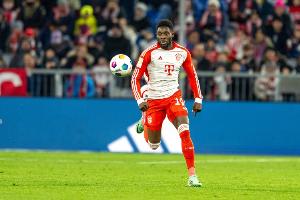 埃贝尔：阿方索·戴维斯出现肌肉受伤，穆西亚拉并无大碍 配图