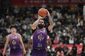 双外援发挥出色!里勒&豪斯半场18中13合砍33分带队领先 配图