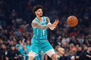 没想到吧！拉梅洛·鲍尔用287场比赛投进900+三分 NBA历史最快 配图