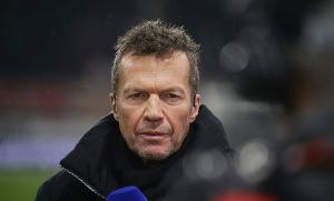 马特乌斯：这么明显的手球未判，让人怀疑VAR裁判离席去喝咖啡了 配图