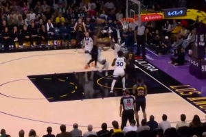 你来破局！斯玛特虚晃后突破挑篮被干扰球还有犯规 打成2+1 配图