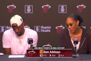 女友助阵！阿贾：上帝对阿德巴约特别眷顾 上帝不会对他开玩笑 配图