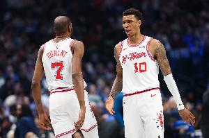 全靠你俩撑着！首节杜兰特7中5拿12分 小贾巴里4中4取10分 配图