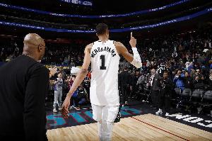 8记三分追平生涯纪录！文班下半场复苏 36分钟爆砍39分11篮板！ 配图