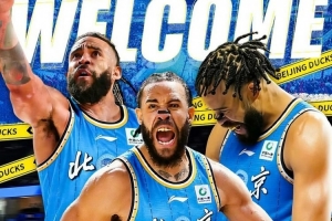 麦基首秀称不上完美但也过得去 命中率不算高 防投射内线束手无策 配图