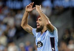 伊格莱西亚斯:指甲涂黑支持黑人运动 小贝古蒂改变足坛男性形象 配图