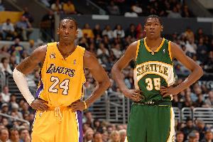 欢迎来到NBA时刻?KD:新秀年科比在我头上砍47分 还投进了制胜球 配图