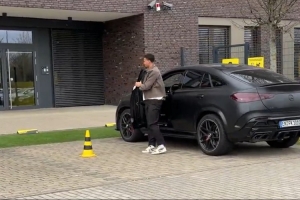 德天空:恩梅查已抵达俱乐部签新合同 他将成多特收入最高球员之一 配图