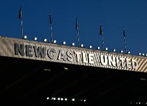 囧!TA:一名巴萨球迷跑错纽卡主场,去到英甲球队主场看了场英甲 配图