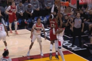 就是打你！阿德巴约同样位置突破双手暴力隔扣萨尔 7分钟砍19分 配图