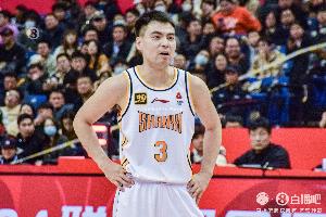 关键时刻给力！贾明儒13中5&罚球7中7得球队最高20分 末节砍10分 配图