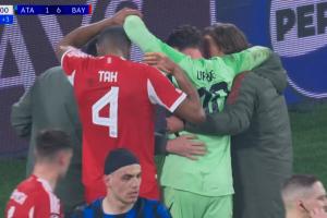 倒大霉了！补时穆西亚拉、乌尔比希连续受伤，拜仁一场伤3人！ 配图