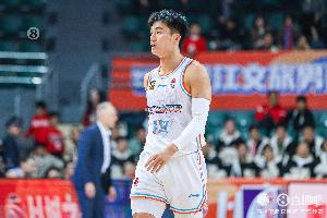 “无所不能”!于德豪出战4分钟 0分1打铁1失误2犯规 配图