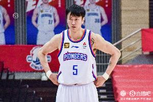 战旧主很猛!赖俊豪7中4拿下17分7板3助1帽 首节独得11分 配图