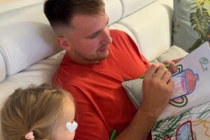 东契奇发声明宣布解除婚约：无法实现带女来美 一切为了女儿幸福 配图