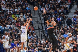 雷吉·米勒：看文班打球是必须要有的体验 就和看乔丹&库里一样 配图