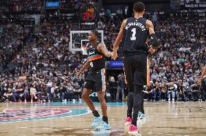 福克斯：绿军今天的防守不常见 他们让文班在低位持球 我们作掩护 配图