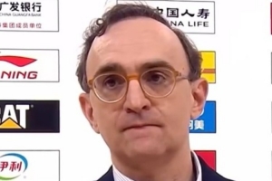 乌戈：上半场的防守不够强硬&失误太多了 幸好下半场调整回来了 配图