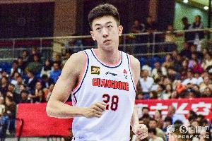 合计8中1!王少杰4中0拿4分4板 杜润旺4中1拿3分2板 配图