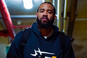 媒体人：麦基状态一般 但他和周琦给对手攻筐的压力非常大 配图