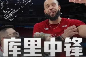 你是懂梗的麦基组超级阵容：保罗+布克+克莱+老詹+库里中锋 配图