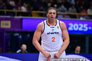 洛夫顿：李添荣打得很卖力 我需要打出团队篮球 控场需要做得更好 配图