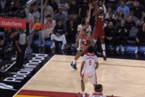 70分要来了！阿德巴约底角迎着防守命中三分 个人第67分 配图