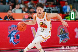 尽力局！姜伟泽12中6砍20分并送出7次助攻 三分9中4&首节独得11分 配图