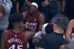 疯了！阿德巴约三分再中 单节30分队史第一人！！ 配图