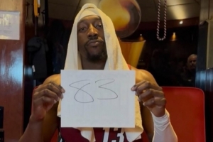 库里更新社媒致敬阿德巴约：你刚刚做了什么@阿德巴约 配图