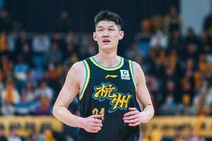 还是很稳！胡金秋半场6中5高效拿下10分4板3助 配图