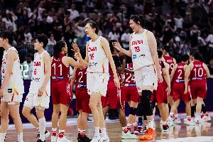 内外双核!杨舒予+韩旭首节合计9投7中 合砍15分3板3助1帽 配图