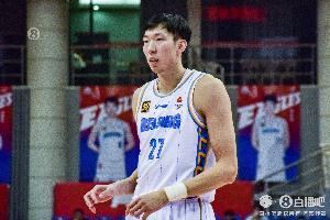 游刃有余!周琦18分钟4中4拿到11分7板2断 正负值+20 配图