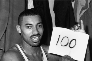 阿德巴约刷分？张伯伦的百分之夜也是比赛毫无悬念 全队疯狂喂球 配图