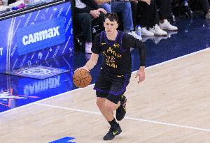 进攻端快醒醒！拉拉维亚半场没有运动战进球 好在拼下3前场板 配图