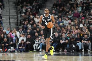 几乎出手就有!福克斯14中11超高效拿下25分3板9助1断 配图