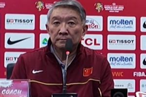 宫鲁鸣：球队还没能完全放开 我们这支新国家女篮需要不断去提高 配图