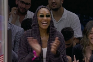 Buff加成！阿贾·威尔逊在现场 激动观战阿德巴约神级表演 配图