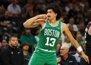 哥哥先胜一局！小罗恩·哈珀半场4中3拿到8分1板1助 其中三分3中2 配图