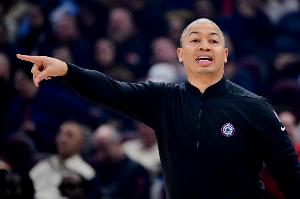 卢谈球员出场时间限制：这令人沮丧 但必须这么做我们会挺过去的 配图