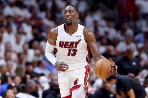 斯波：阿德巴约有着内线身高&后卫速度 背打和投射技术都日益精湛 配图