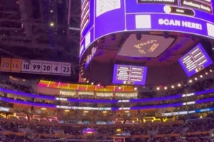 看不惯？湖人现场DJ播报阿德巴约83分 主场球迷发出阵阵嘘声 配图