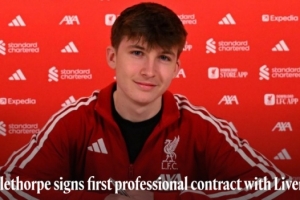 本赛季5球5助,利物浦官方:17岁前锋英格尔索普签下首份职业合同 配图