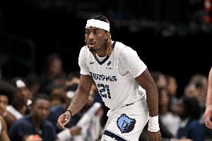 师傅什么工作？马沙克半场11分48秒3犯规 其他数据挂零 配图