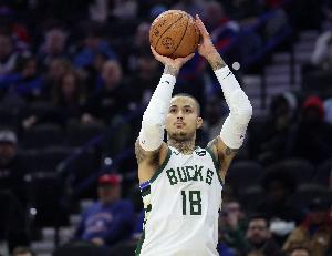 库兹马谈万分里程碑:前天还特意查了下 想着今天拿30分就太棒了 配图